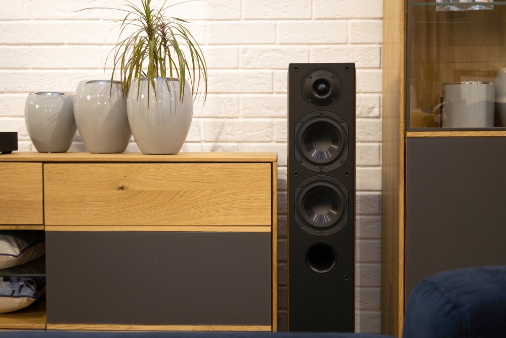 Speakers placement – how to position the speakers in the room?
